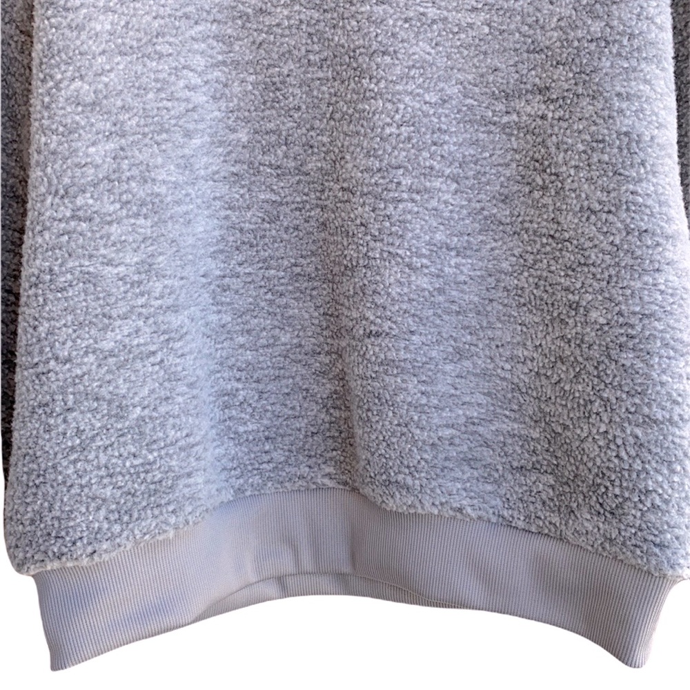 Levi’s faux fur pullover sweater - Picture 6 of 8
